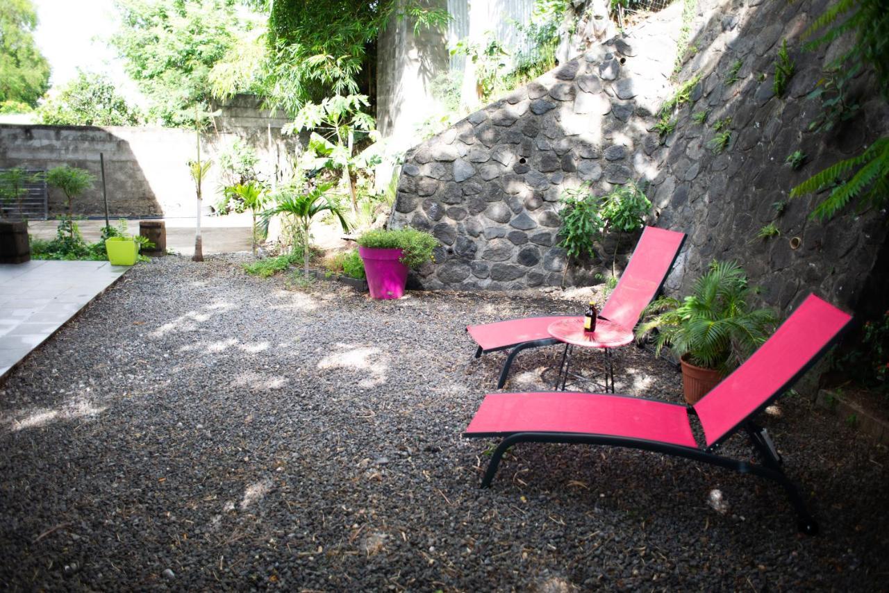 Le Bambou T3 Centre Ville Sainte Clotilde Rez De Jardin Bois de Nefles  Eksteriør billede